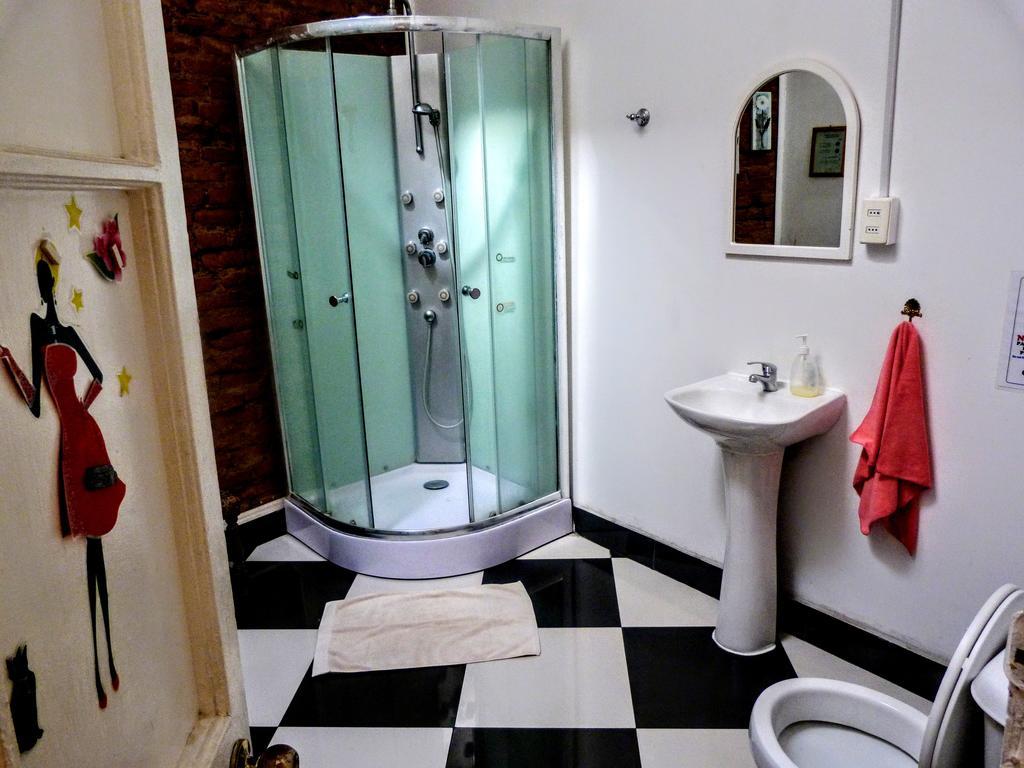 La Casa Piola Hostel *